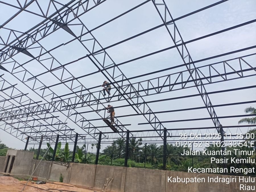 Pembangunan KDKMP Pasir Kemilu Berlanjut, Pemasangan Gording Mulai Dikerjakan