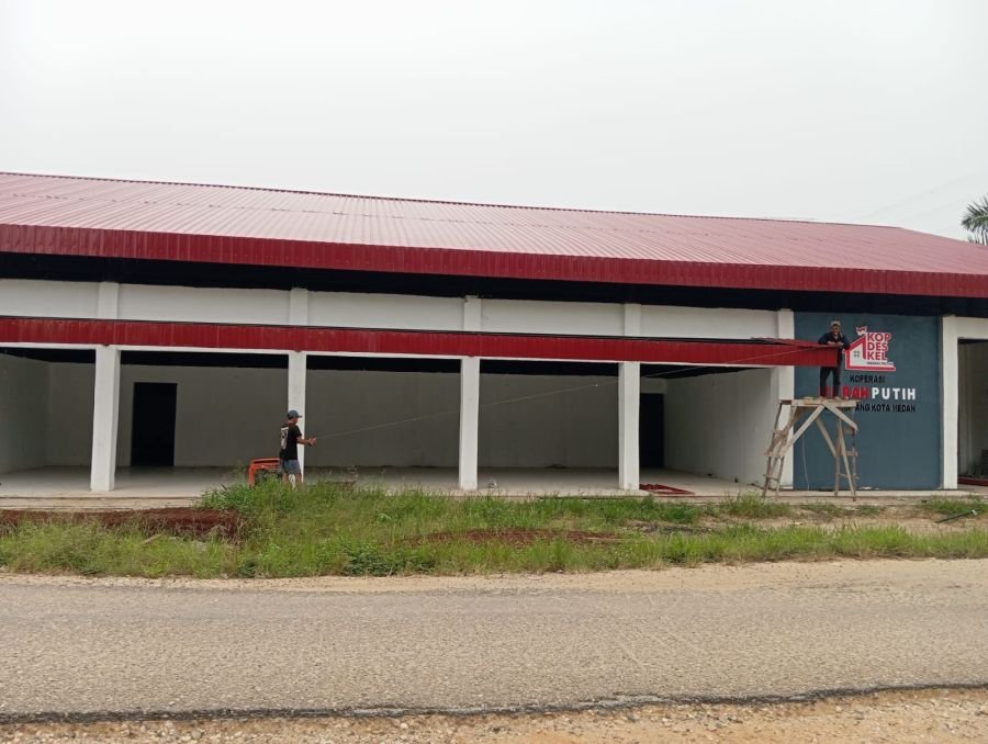 Pembangunan KDKMP Simpang Kota Medan Berlanjut, Atap Kanopi Dikerjakan
