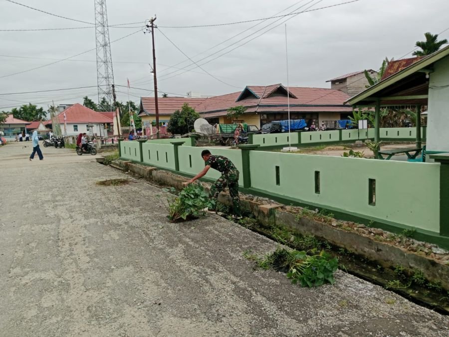 PEMBERSIHAN PANGKALAN KORAMIL 05/GAS MEWUJUDKAN KEPEDULIAN LINGKUNGAN