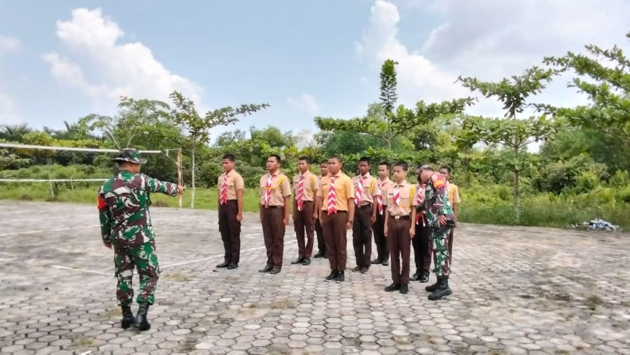 Pembinaan Pramuka untuk masa depan Generasi Maju oleh Babinsa Koramil 05/Bukit Batu