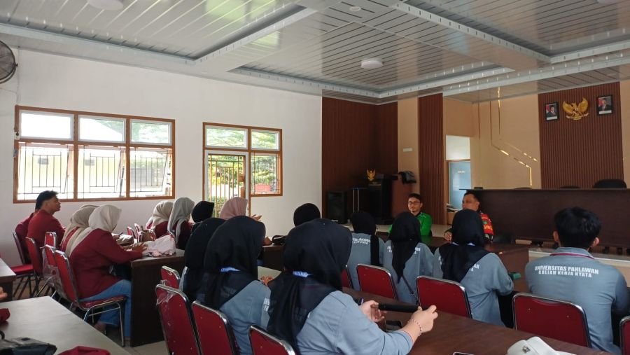Pemdes Tanjung Sawit Bersama Babinsa Sambut Mahasiswa KKN, 
