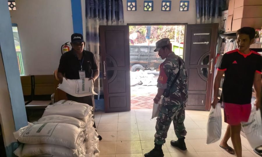 PENDAMPINGAN PENYERAHAN DAN PENYALURAN BERAS BANTUAN PANGAN DARI BULOG KEPADA MASYARAKAT DESA