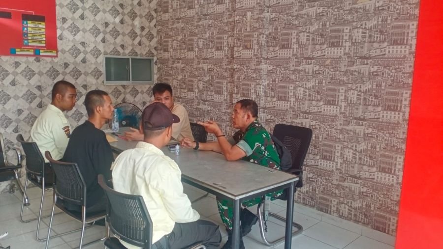 Pendekatan Humanis Babinsa Koramil 06/Sukajadi Perkuat Peran Satpam Jaga Keamanan Lingkungan