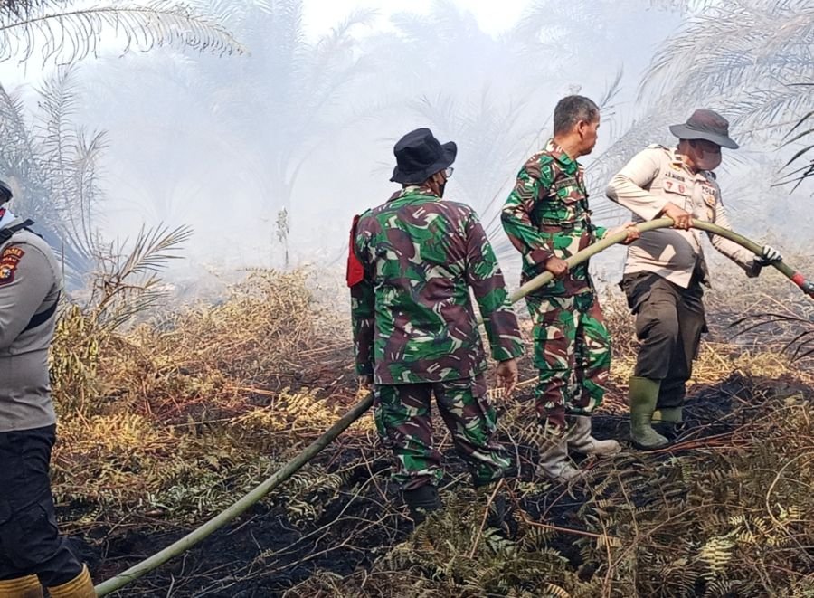 Pendinginan Karhutla di wilayah Kep.Rantau Bais Kec.Tanah Putih  Kab. Rohil.