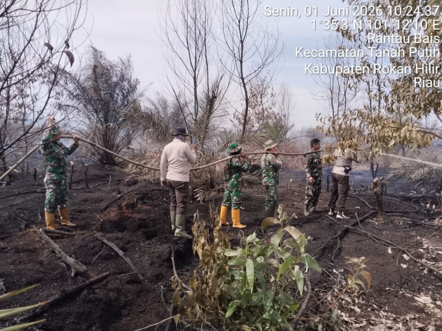 Pendinginan Karhutla  hari ke - 3 di Wilayah Kep.Rantau Bais Kec.Tanah Putih  Kab. Rohil.