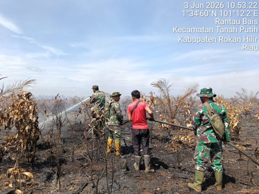 Pendinginan Karhutla  hari ke - 5 di Wilayah Kep.Rantau Bais Kec.Tanah Putih  Kab. Rohil.