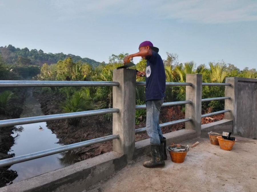 Pengacian Tiang Jembatan Sungai Merpati Terus Dikebut di Sebele