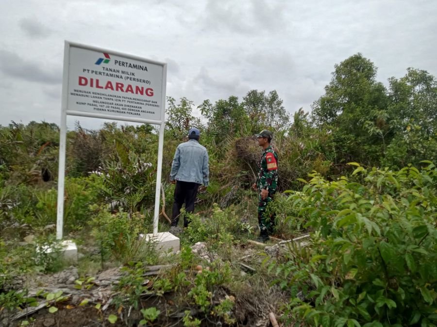 Babinsa Posramil Rupat Utara Laksanakan Komsos Terkait Aset Pertamina di Tanjung Punak