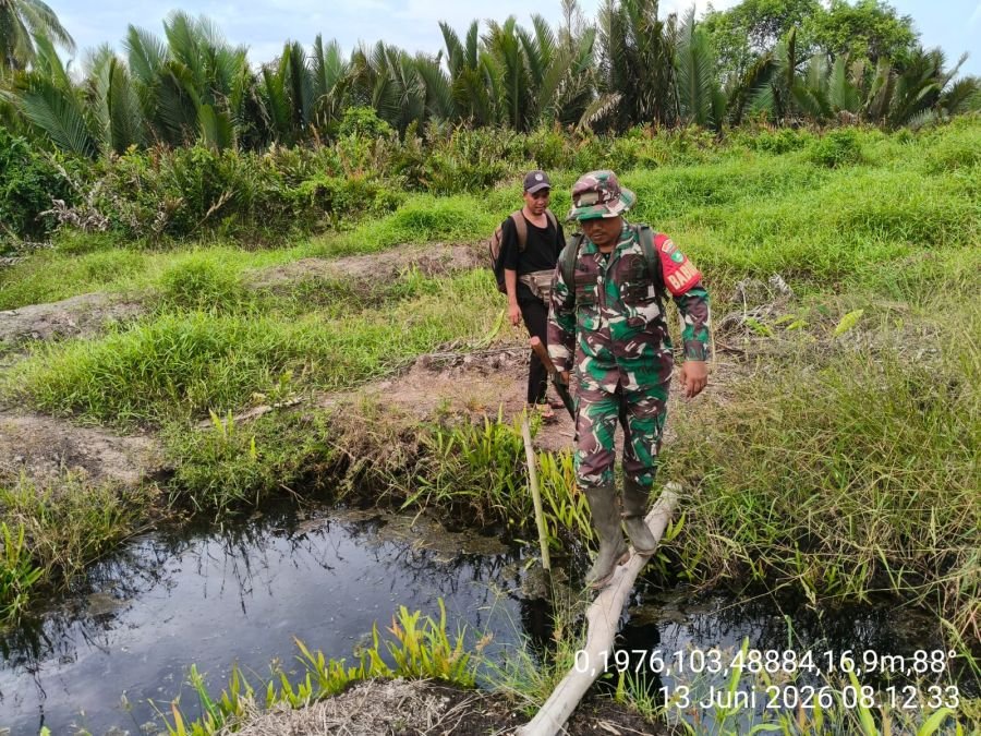 Pengawasan Patroli Tapal Batas Diperketat, Serda Chandra Bastian Pastikan Karhutla Pelangiran Aman