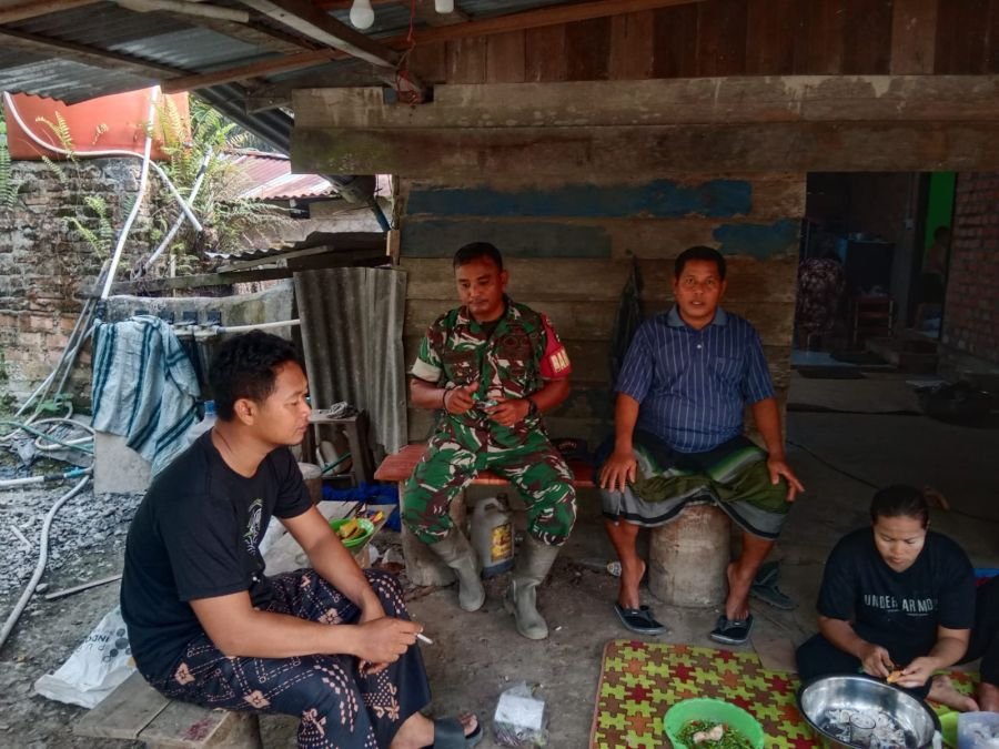 Pengawasan SDM Jalan, Komsos Sertu Ramadhan Cairkan Suasana