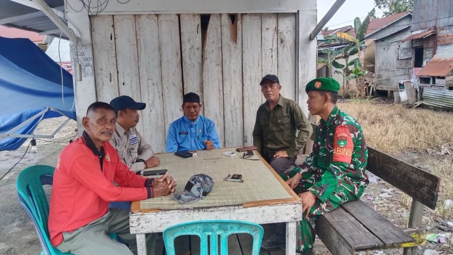 Pengawasan SDM Jalan Terus, Babinsa Koramil 07/Reteh Perkuat Komsos Bersama Mitra Karib