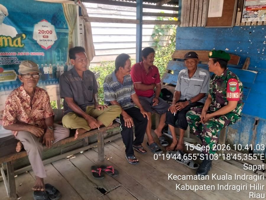 Pengawasan Wilayah: Babinsa Koramil 04/Kuindra Komsos Rutin di Kelurahan Sapat