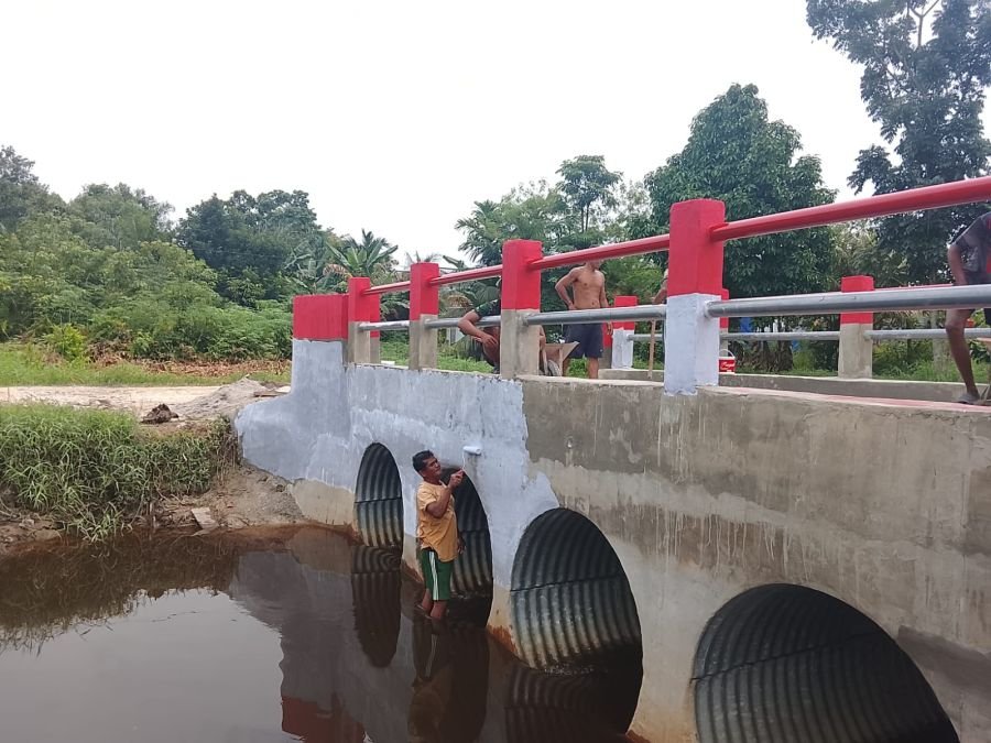 Pengecatan Pagar Jembatan Garuda Armco, Langkah Akhir Menuju Akses Baru Warga