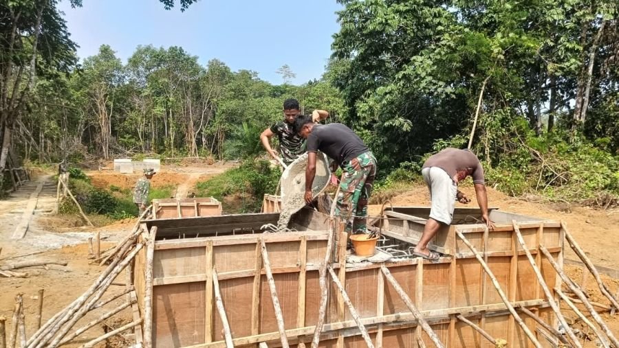 Pengecoran Abutmen Jembatan Talang Perigi Terus Dikebut TNI AD