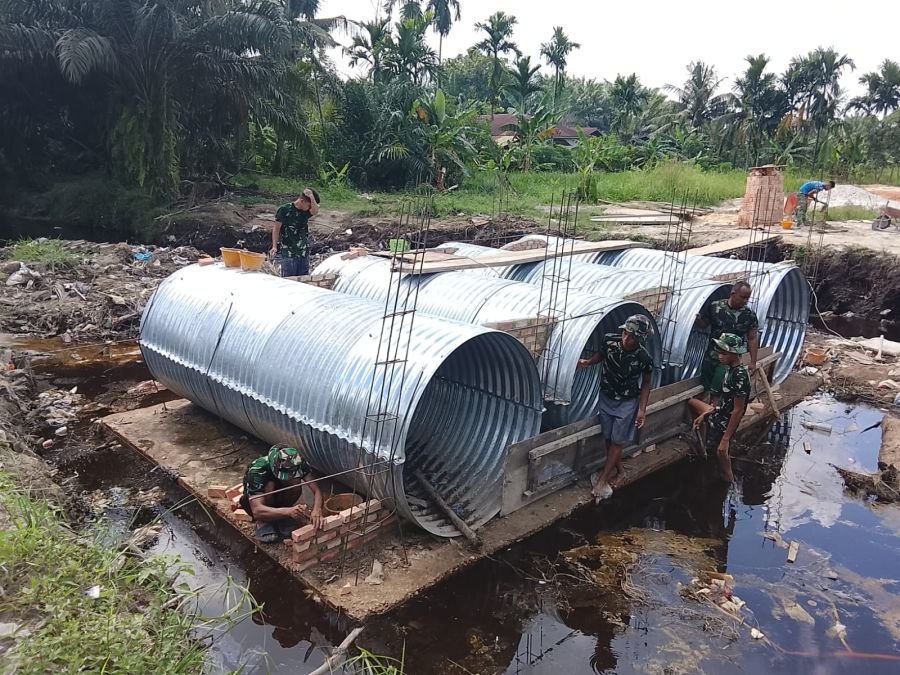 Pengecoran Headwall dan Wing Wall Armco, Kodim 0301/Pekanbaru Perkuat Infrastruktur di Rumbai Barat