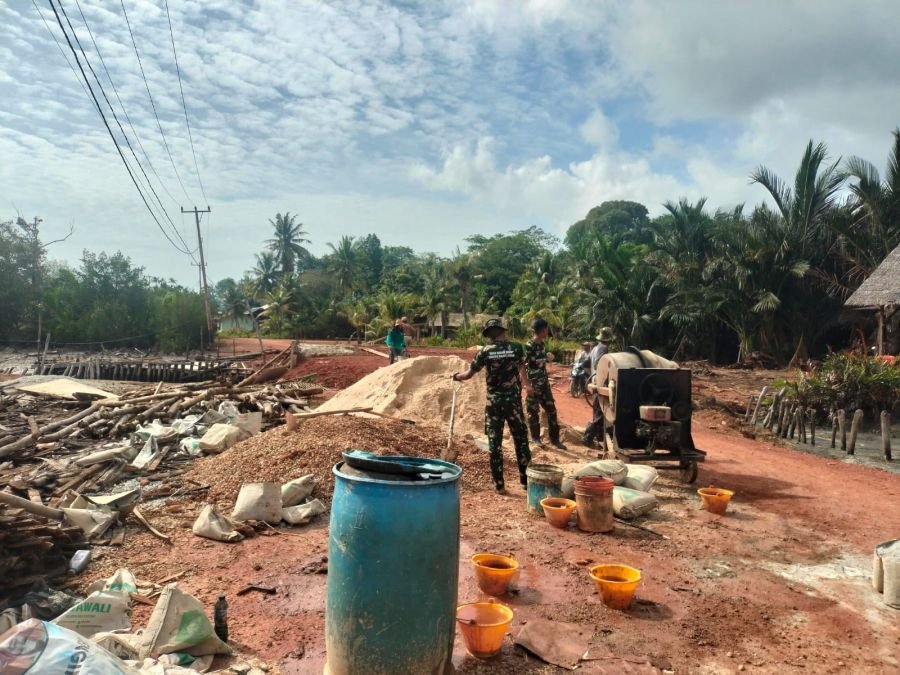 Pengecoran Jembatan Sungai Mata III Dikebut, TNI dan Warga Turun Langsung