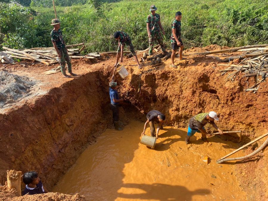 Pengecoran Lantai Dasar Jembatan Sungai Paya Terus Berjalan