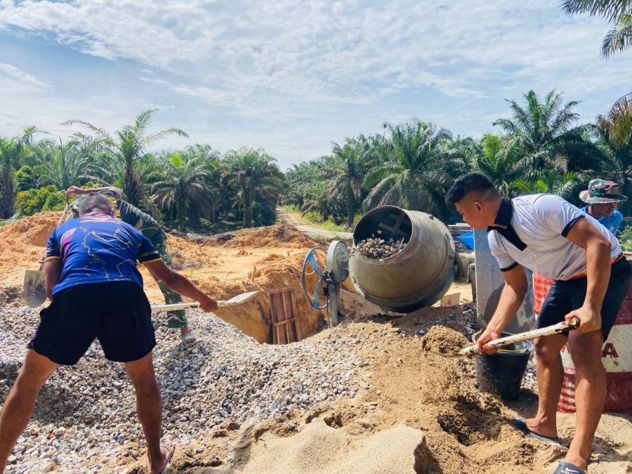 Pengecoran Tapak Angkur Jembatan Perintis Garuda Mulai Dikerjakan di Desa Sukaraja