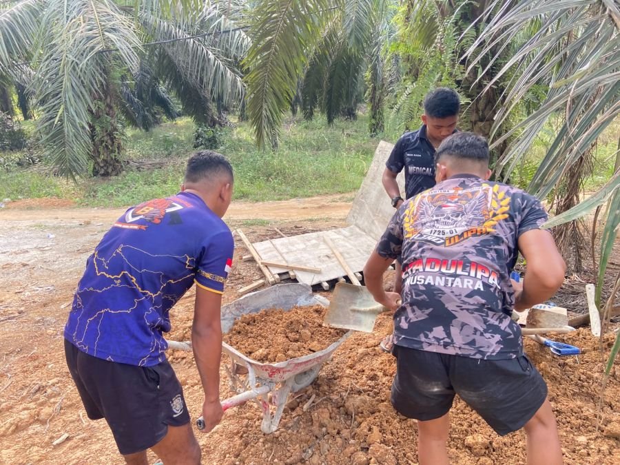 Pengerjaan Jembatan Gantung Talang Pring Jaya hari ini Difokuskan pada Tapak Angkur dan Tiang Pilon