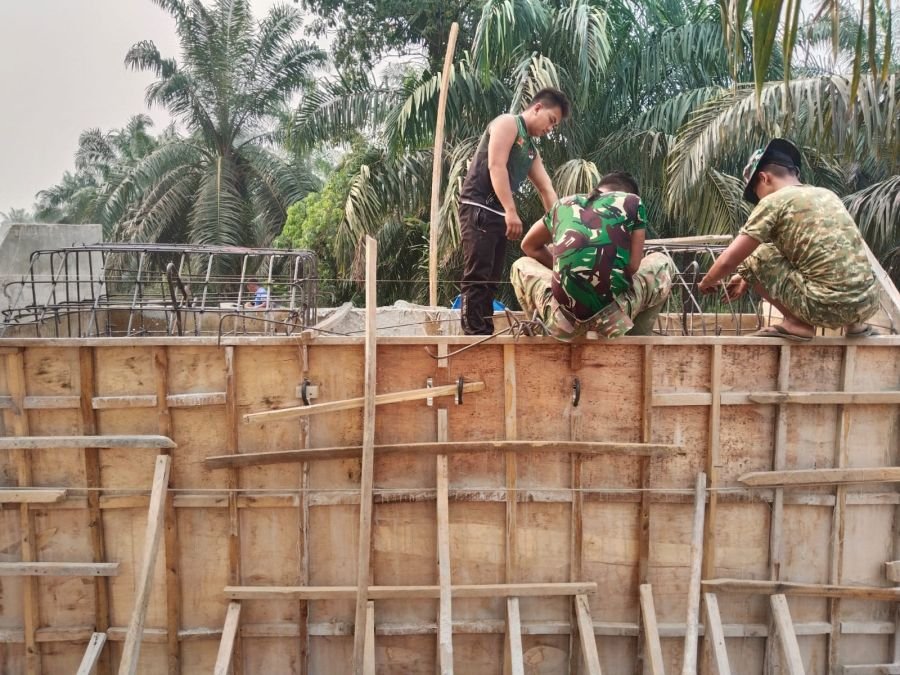 Pengerjaan Jembatan Perintis Garuda Hari Ini Fokus Pemasangan Besi Pengait Seling Atas