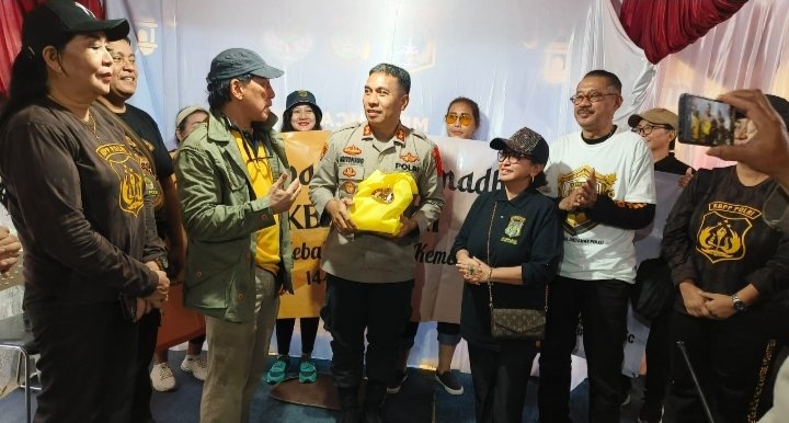 Pengurus Pusat KBPP POLRI Bagikan Takjil Kepada Anggota Kepolisian di Pos Pengamanan Lebaran