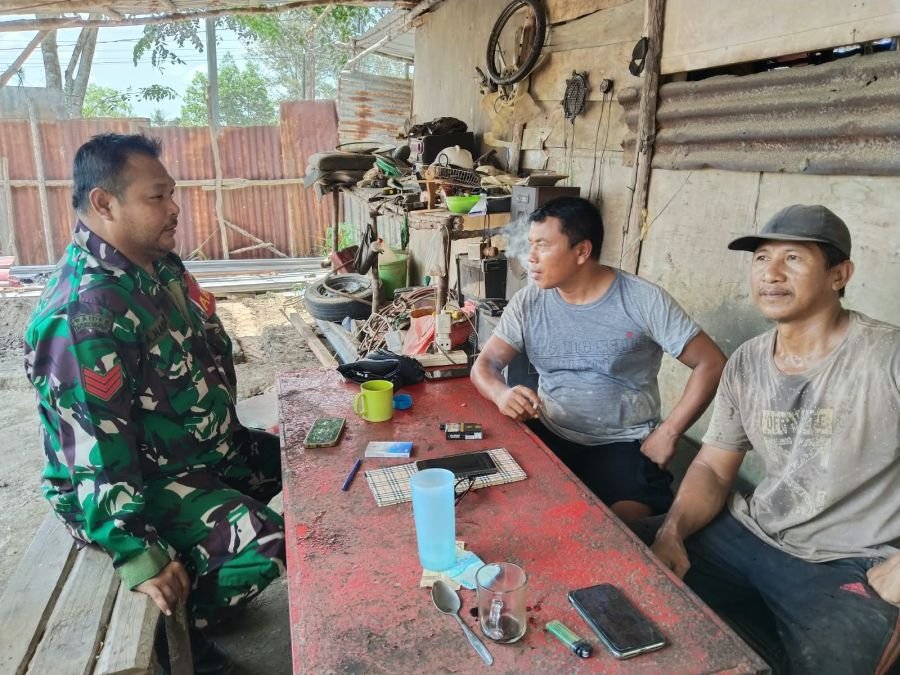 Babinsa Benan Dorong Warga Aktifkan Kembali Pos Kamling
