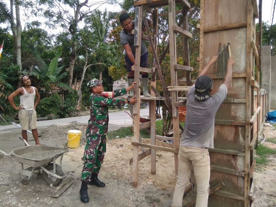 Pentingnya Pendidikan,Babinsa Desa Kualu Nenas Koramil 07/Kampar Kodim 0313/KPR Gotong Royong Mereha