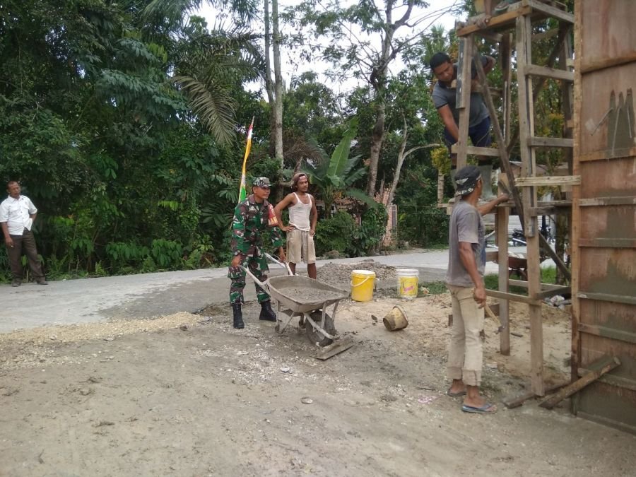 Pentingnya Pendidikan,Babinsa Desa Kualu Nenas Koramil 07/Kampar Kodim 0313/KPR Gotong Royong Mereha