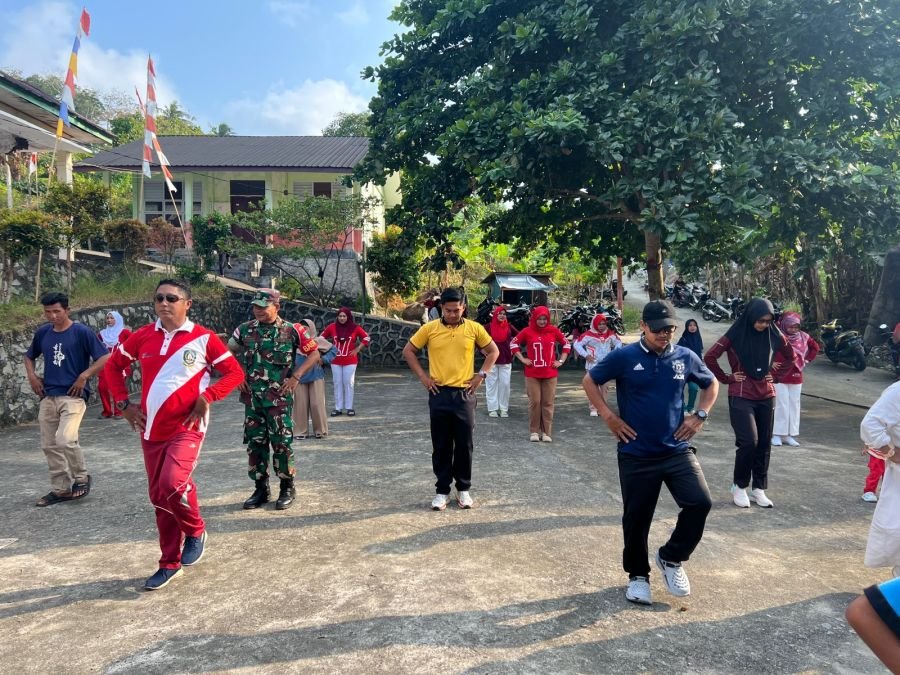 Penulisan
Meriahkan HUT RI Ke-81, Babinsa Tarempa Barat Daya Ikuti Senam Bersama dan Lomba Desa