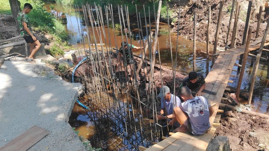 Perakitan Besi Pondasi Jembatan Beton Tahap IV Terus Dikebut Kodim 0301/Pekanbaru