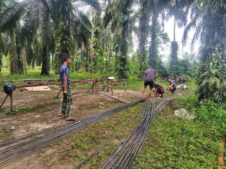 Perakitan Besi Pondasi Jembatan Perintis Garuda Mulai Dikerjakan