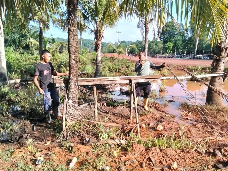 Perakitan Besi Pondasi Jembatan Sungai Mata II Terus Dikebut