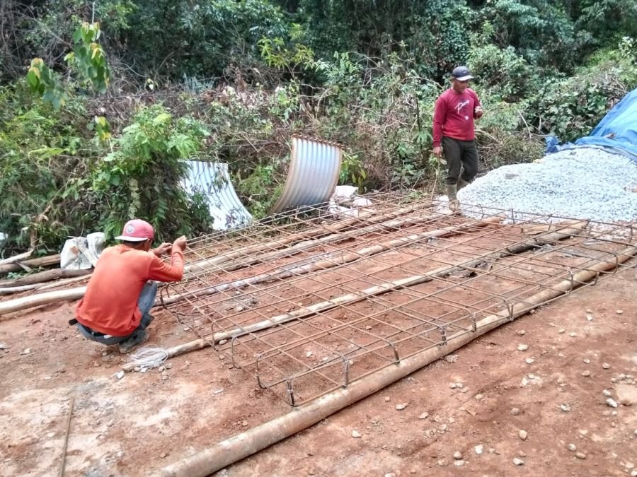 Perakitan Besi Tapak Jembatan Sungai Paya Mulai Dikebut