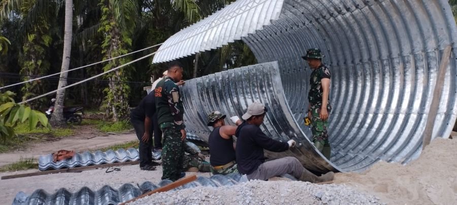 Perakitan Jembatan Armco Dikebut, Kodim 0320/Dumai Wujudkan Akses Penghubung Warga Sungai Sembilan