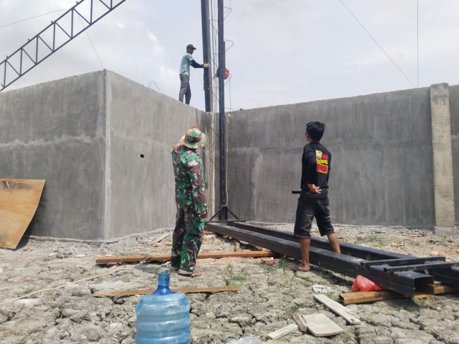 Babinsa Koramil 01/Bangko Pantau Pembangunan KDKMP di Pekaitan