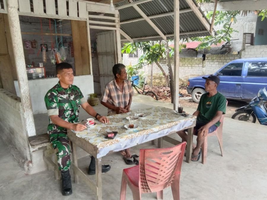 Pererat Hubungan TNI Dengan Masyarakat, Babinsa Komsos dengan Warga