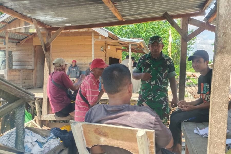 Pererat Kebersamaan, Babinsa Koramil 06/Merbau Gelar Komsos di Kampung Pancasila Teluk Belitung