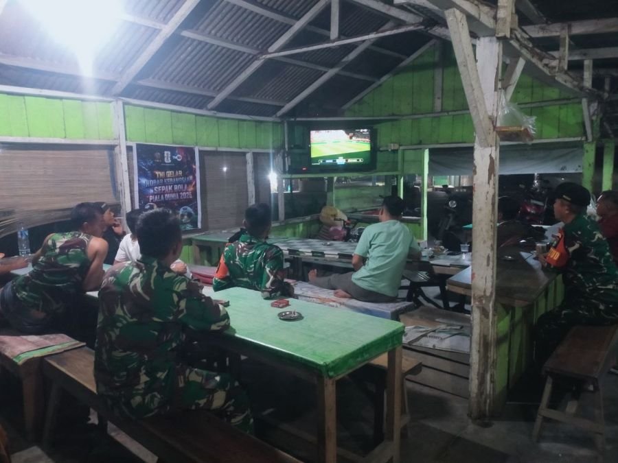 *Pererat Kebersamaan, Koramil 05/Peranap Gelar Nobar Piala Dunia 2026 Bersama Warga*