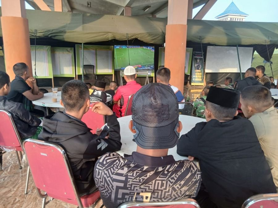 Pererat Kebersamaan, Yonif TP 952/IB Gelar Nobar Piala Dunia