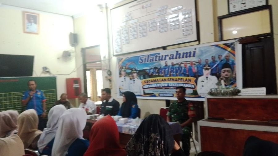 Pererat Kedekatan dengan Masyarakat, Babinsa Kampung Bandar Hadiri Silaturahmi Camat Bersama Forum R