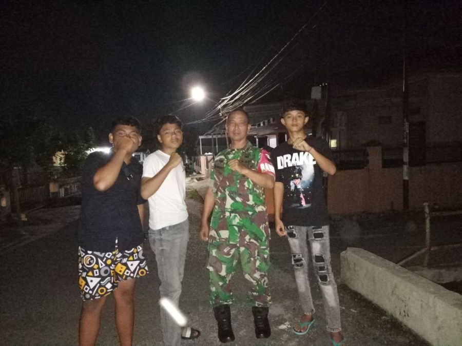 Pererat Kemanunggalan TNI dan Rakyat, Babinsa Gelar Komsos Bersama Pemuda