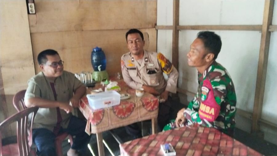 Pererat Kemanunggalan TNI dan Rakyat, Babinsa Koramil 03/Sungai Sembilan Gelar Komsos Bersama Warga