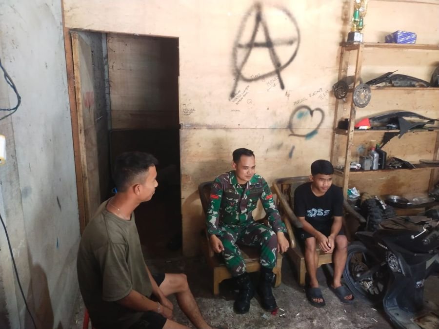 Pererat Silaturahmi, Babinsa Koramil 08/KM Laksanakan Komsos Bersama Warga Binaan