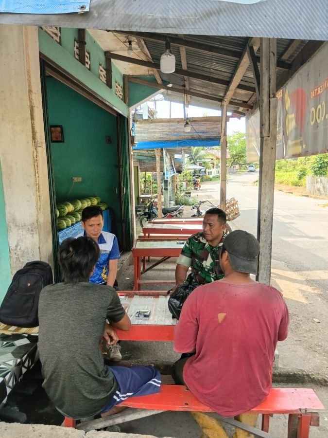 Pererat Silaturahmi, Babinsa Koramil 08/KM Laksanakan Komsos Bersama Warga Binaan