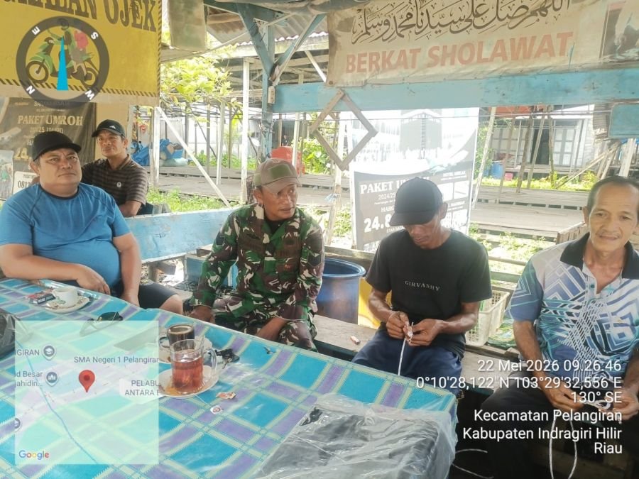 Pererat Silaturahmi, Babinsa Koramil 10/Pelangiran Serma Sugianto Laksanakan Komsos Bersama Warga