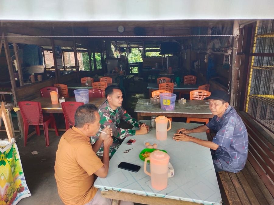 Pererat Silaturahmi, Babinsa Koramil 08/KM Laksanakan Komsos Bersama Warga Binaan