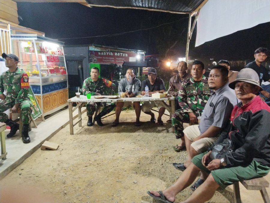 Pererat Silaturahmi, Babinsa Koramil 08/TDN Gelar Nonton Bareng Piala Dunia 2026 Bersama Warga Desa