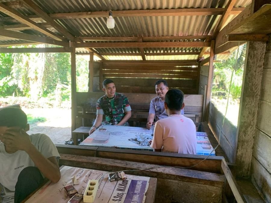 Pererat Silaturahmi, Babinsa Koramil 08/KM Laksanakan Komsos Bersama Warga Binaan
