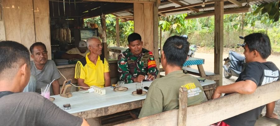 Pererat Silaturahmi, Babinsa Koramil 08/KM Laksanakan Komsos Bersama Warga Binaan