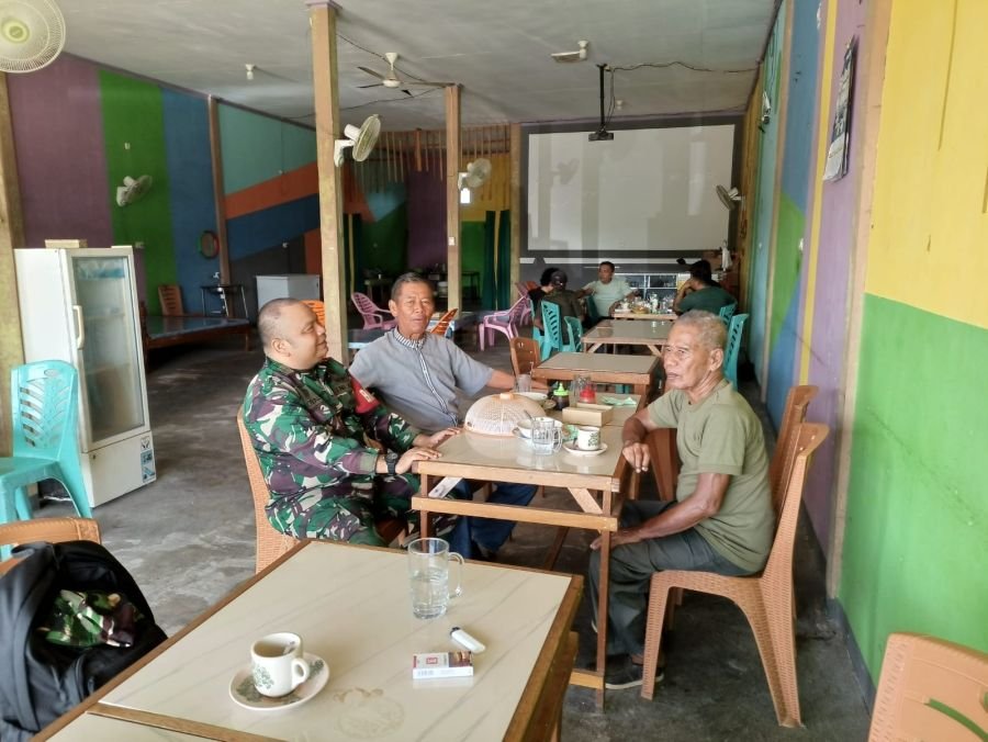 Pererat Silaturahmi, Babinsa Rumbai Bukit Gandeng Tokoh Masyarakat Jaga Kamtibmas